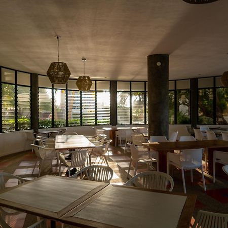 Hotel California Playa El Yaque Екстериор снимка