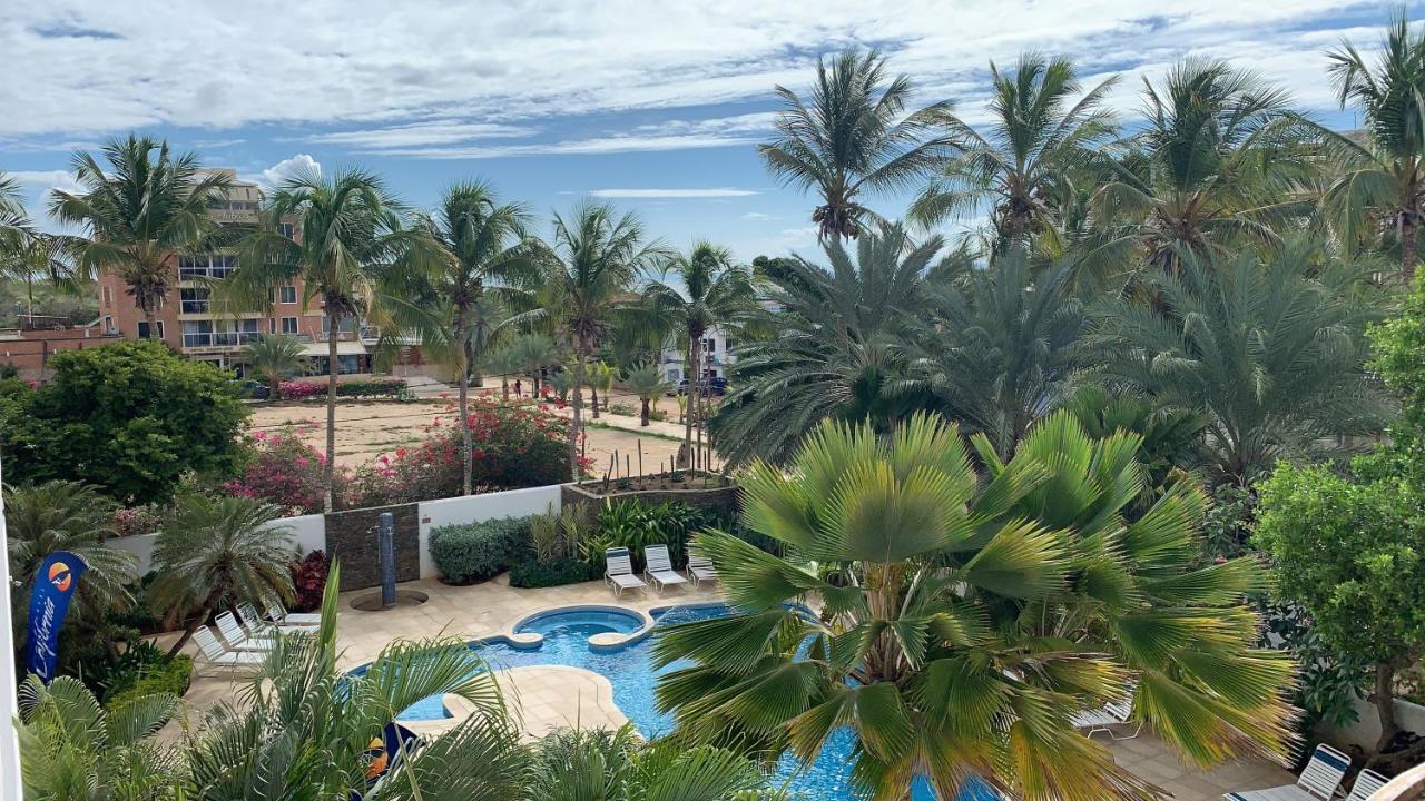 Hotel California Playa El Yaque Екстериор снимка