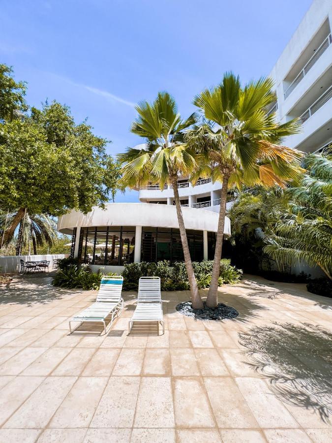 Hotel California Playa El Yaque Екстериор снимка