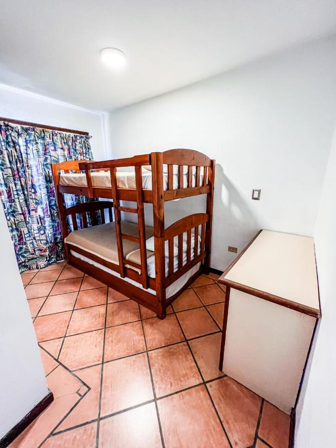 Hotel California Playa El Yaque Екстериор снимка