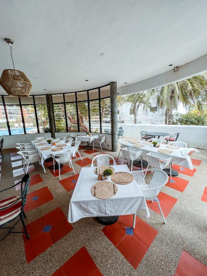 Hotel California Playa El Yaque Екстериор снимка